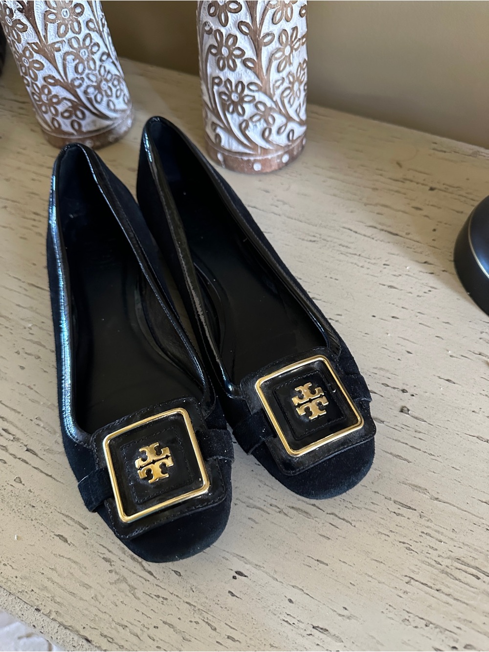 TORY BURCH BLACK SUEDE BALLET FLATS w/ PATENT LEATHER TRIM & GOLD SQUARE LOGO